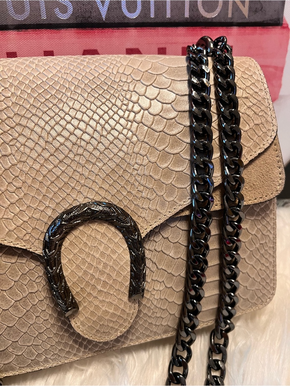 Vera Pelle Beige snakeskin-embossed genuine leather chain crossbody bag - Picture 3 of 17